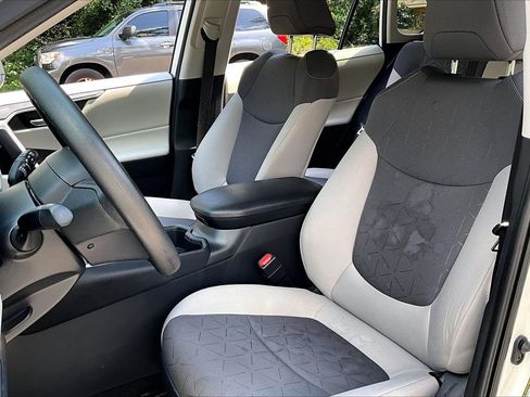 Used 2024 Toyota RAV4 XLE FWD image 18