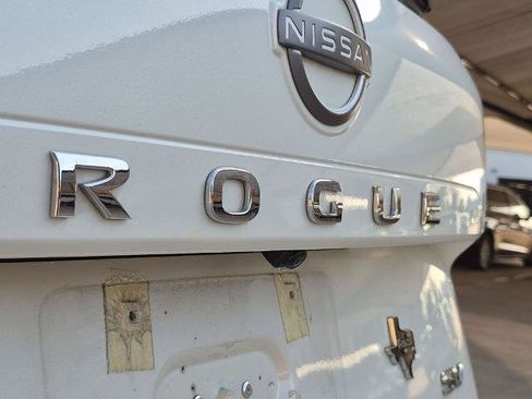 Certified 2023 Nissan Rogue SV FWD image 11