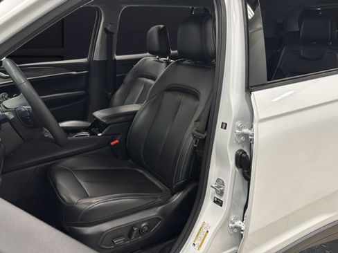Used 2023 Jeep Grand Cherokee L Limited AWD/4WD image 9