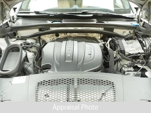 Certified 2019 Porsche Macan AWD/4WD image 30