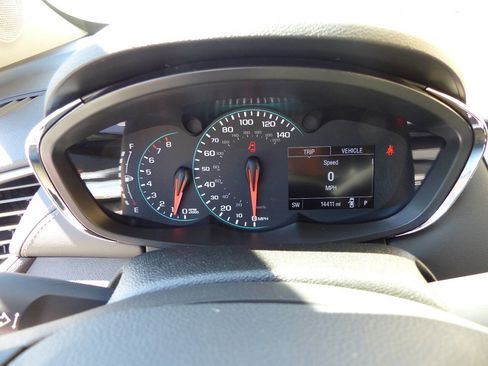 Used 2020 Chevrolet Trax LT w/ LT Convenience Package FWD image 14