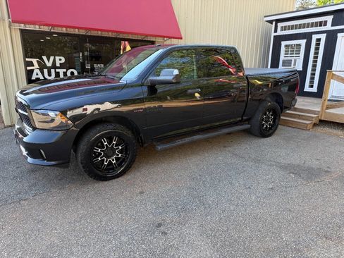 Used 2016 RAM 1500 Express w/ Black Ram 1500 Express Group AWD/4WD image 7