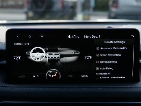 Used 2023 Genesis G70 2.0T image 30