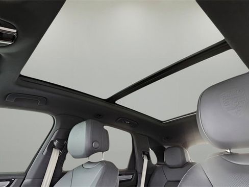 Used 2023 Porsche Cayenne image 16