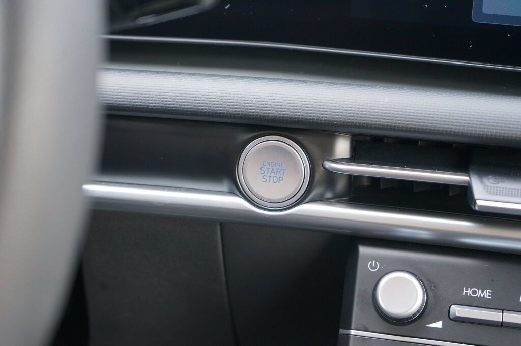 Certified 2025 Hyundai Tucson SE FWD image 18