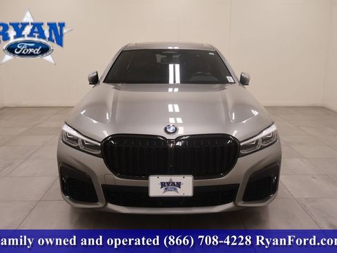 Used 2022 BMW 750i xDrive w/ Executive Package image 8