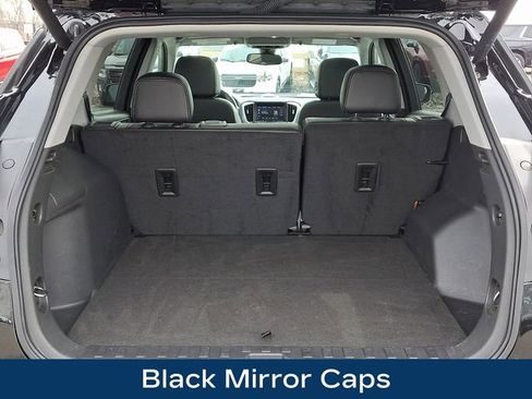 Used 2023 GMC Terrain SLT w/ Infotainment Package II image 32