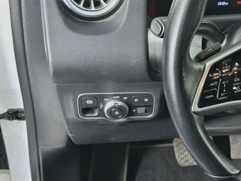Used 2025 Mercedes-Benz GLB 250 image 17