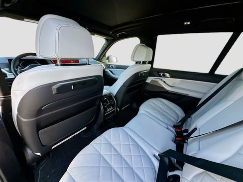 Certified 2023 BMW X7 xDrive40i w/ M Sport Package image 27