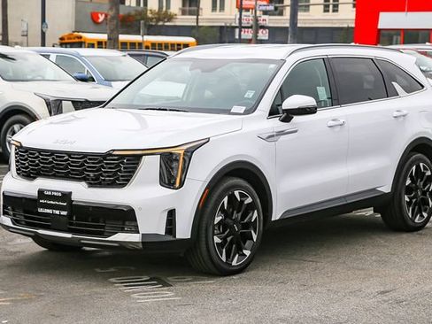 Certified 2024 Kia Sorento EX image 5