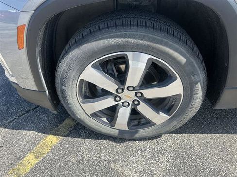 Used 2023 Chevrolet Traverse LT w/ LT Premium Package image 43