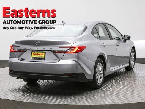 Used 2025 Toyota Camry LE FWD image 5