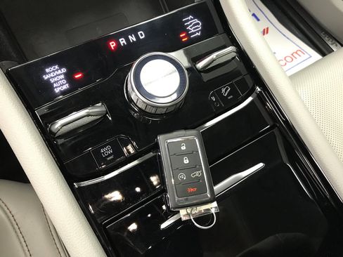 Used 2022 Jeep Grand Cherokee Overland w/ Adv Protech Group III image 14