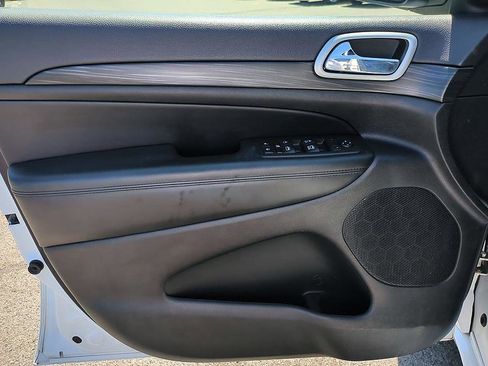 Used 2020 Jeep Grand Cherokee Altitude AWD/4WD image 11