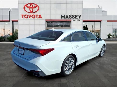 Used 2019 Toyota Avalon Limited w/ Advanced Safety Package FWD image 3