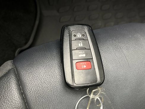 Used 2021 Toyota Camry XLE w/ Navigation Package AWD/4WD image 29