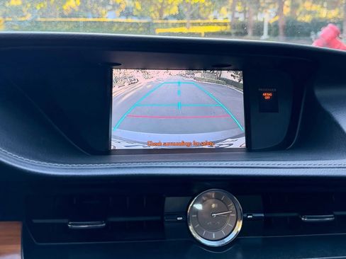 Used 2013 Lexus ES 300h w/ Luxury Pkg image 17