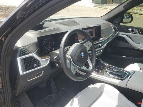 Certified 2024 BMW X7 xDrive40i w/ Premium Package AWD/4WD image 8