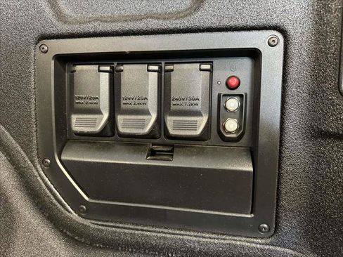 Used 2024 GMC Sierra EV Denali image 14