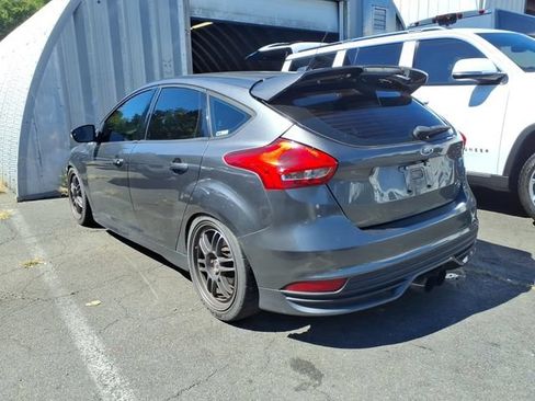 Used 2018 Ford Focus ST FWD image 3