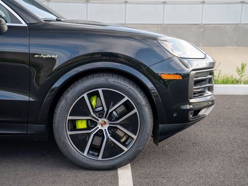 Certified 2025 Porsche Cayenne E-Hybrid AWD/4WD image 9