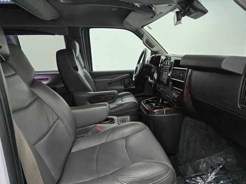 Used 2021 Chevrolet Express 2500 w/ Enhanced Convenience Package image 30