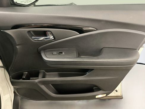 Used 2019 Honda Pilot Touring image 35