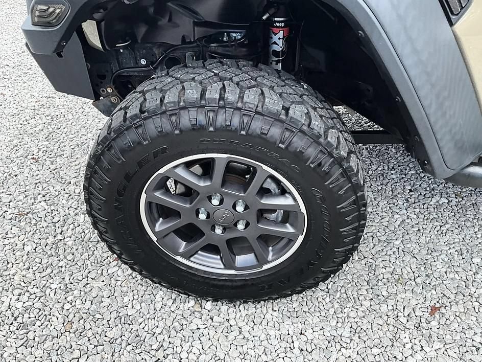 Used 2020 Jeep Gladiator Mojave w/ Cold Weather Group AWD/4WD image 11