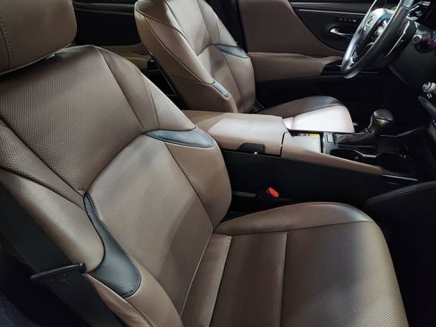 Used 2024 Lexus ES 350 w/ Premium Package image 31