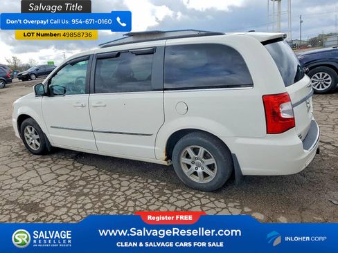 Used 2011 Chrysler Town & Country Touring FWD image 3