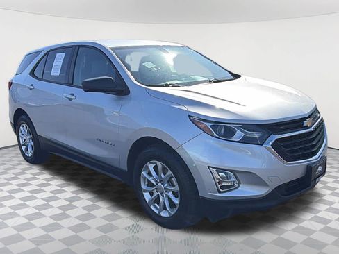 Used 2018 Chevrolet Equinox LS FWD image 3
