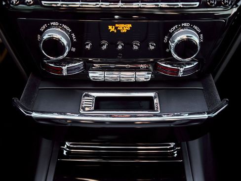 Used 2024 Rolls-Royce Phantom Sedan image 86