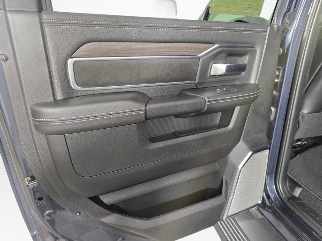 New 2026 RAM 2500 Laramie AWD/4WD image 34