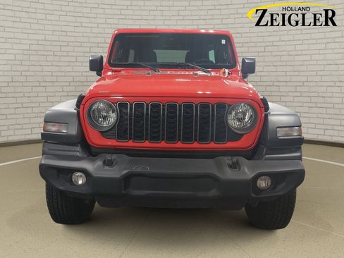 Used 2025 Jeep Wrangler Unlimited Sport AWD/4WD image 2