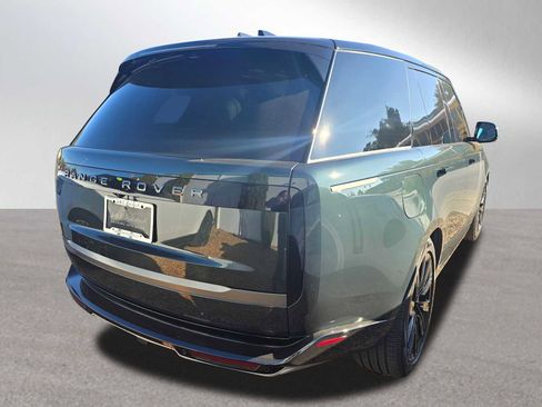 Used 2025 Land Rover Range Rover SE image 5