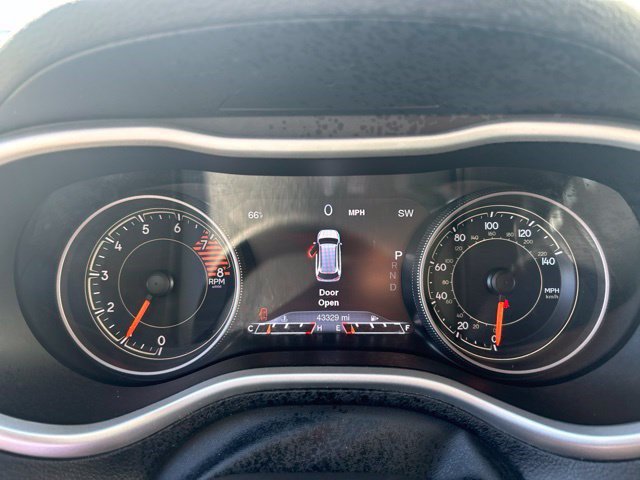 Used 2018 Jeep Cherokee Trailhawk w/ Comfort & Convenience Group AWD/4WD image 15