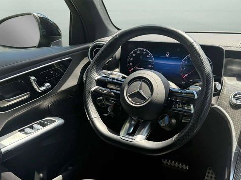 Used 2025 Mercedes-Benz GLC 43 AMG 4MATIC image 32