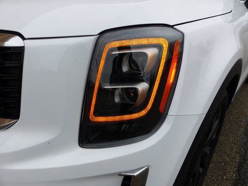 Used 2022 Kia Telluride EX w/ EX Premium Package AWD/4WD image 17