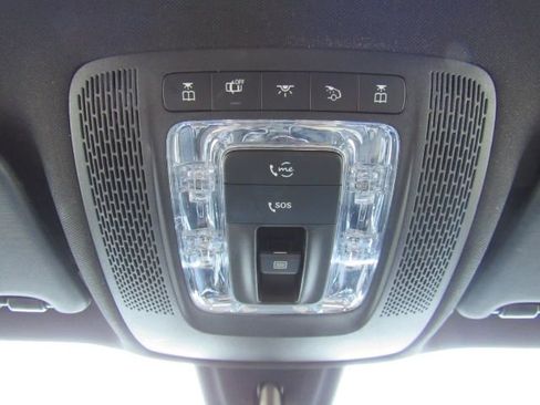 Used 2022 Mercedes-Benz GLB 250 w/ Premium Package Lite image 58