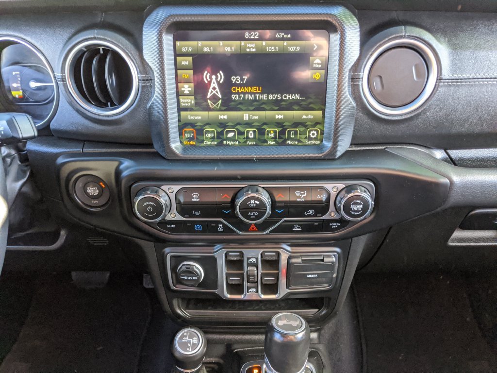 Used 2023 Jeep Wrangler Unlimited Sahara AWD/4WD image 7
