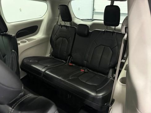 Used 2024 Chrysler Pacifica Touring-L FWD image 28