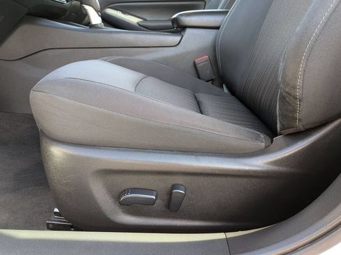 Used 2025 Nissan Altima 2.5 SV FWD image 14