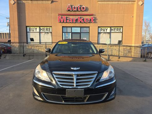 Used 2013 Hyundai Genesis 3.8 w/ Technology Pkg image 2