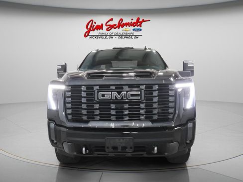 Used 2024 GMC Sierra 3500 Denali Ultimate AWD/4WD image 3