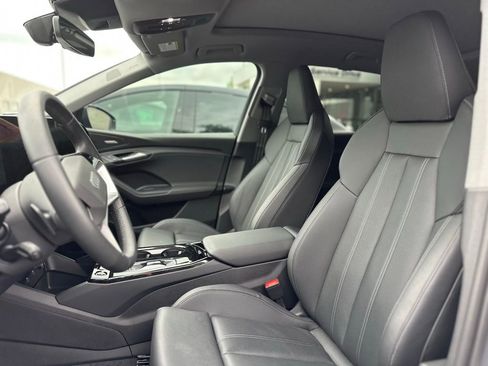 Used 2025 Audi Q6 e-tron Premium Plus image 9