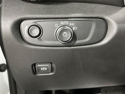 Used 2025 Chevrolet Blazer LT AWD/4WD image 10
