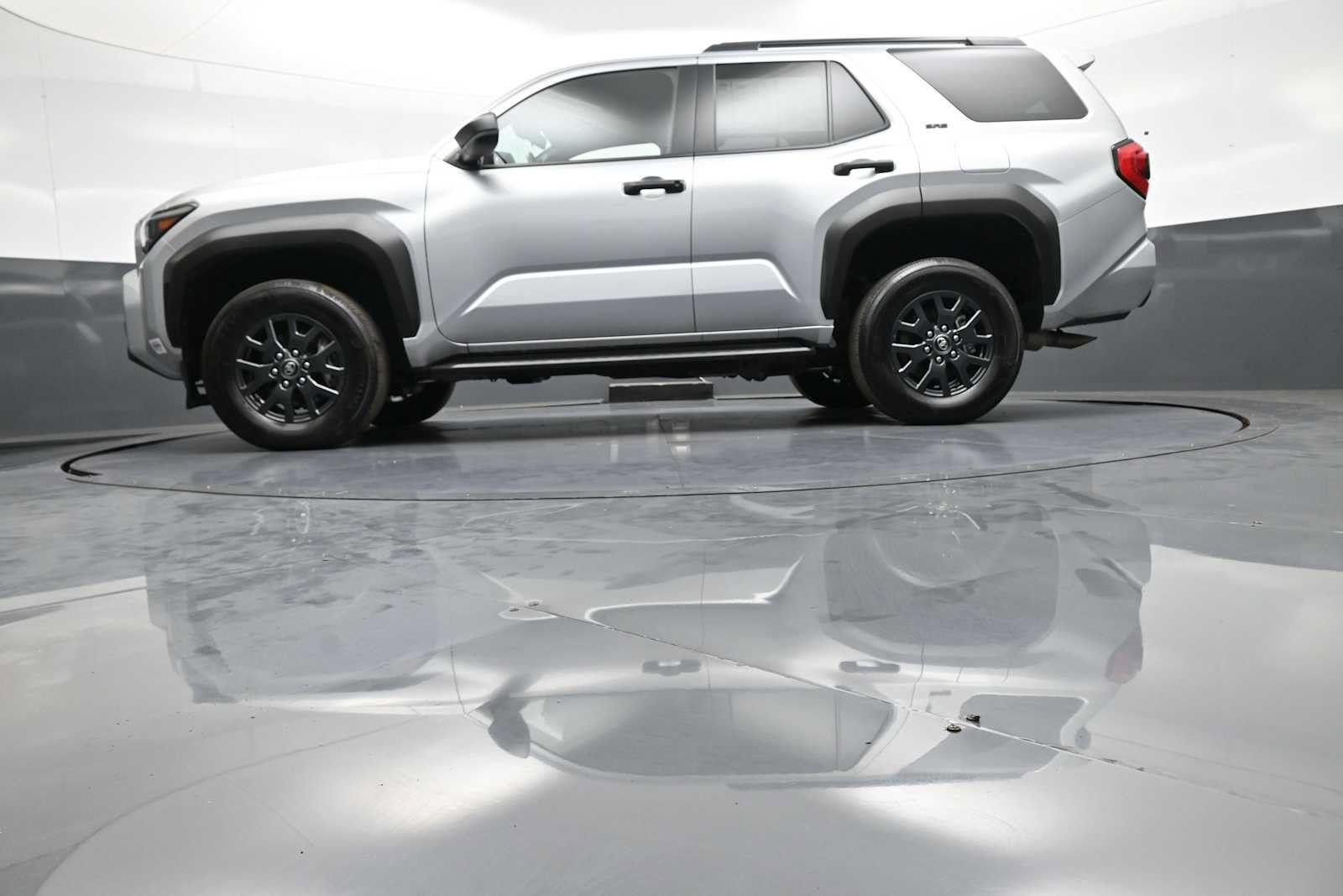 Used 2025 Toyota 4Runner SR5 AWD/4WD image 33