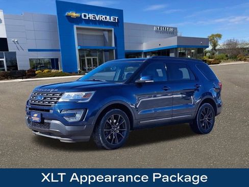 Used 2017 Ford Explorer XLT w/ Equipment Group 202A image 4