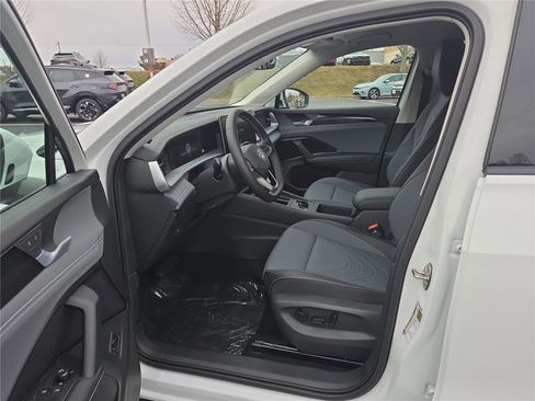 New 2026 Volkswagen Tiguan SE image 14