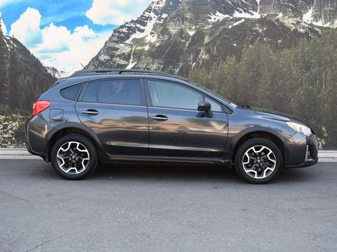 Used 2017 Subaru Crosstrek 2.0i Premium AWD/4WD image 2